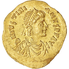 Coin, Justinian I, Tremissis, 527-565 AD, Constantinople, AU(55-58), Gold