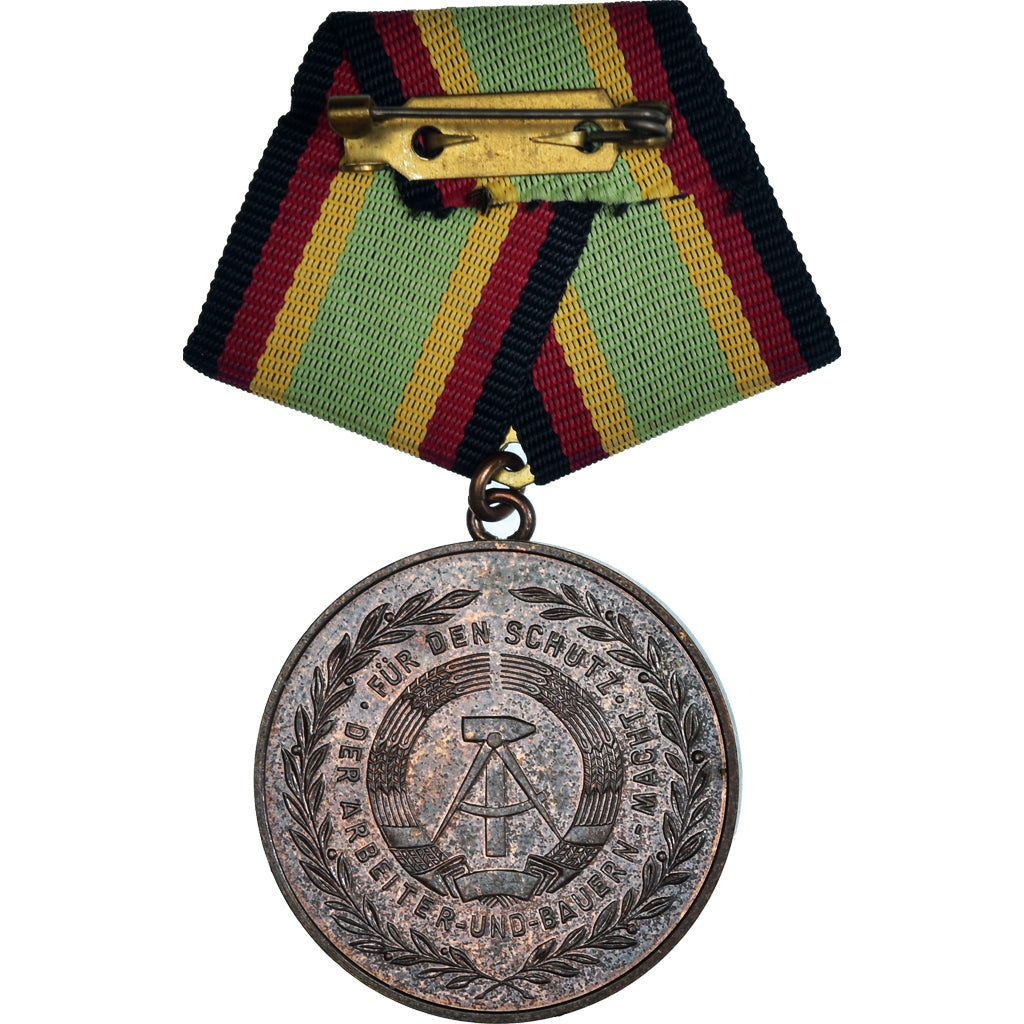 REPUBBLICA DEMOCRATICA TEDESCA, Service Fidèle dans l'Armée Nationale