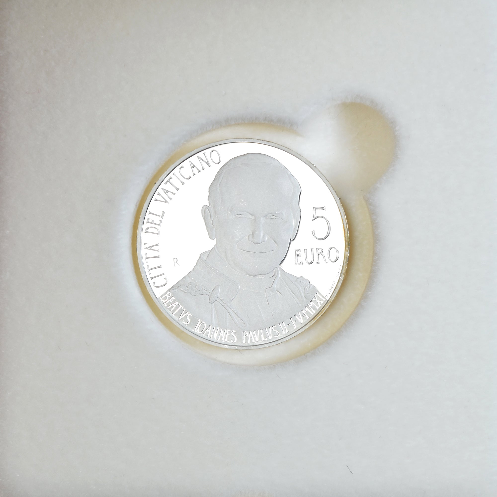 VATICAN CITY, 5 Euro, 2011, Rome, Béatification du pape Jean-Paul II