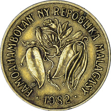 Madagascar, 10 Francs, 2 Ariary, 1982