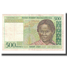 Nota, Madagáscar, 500 Francs = 100 Ariary, KM:75b, VF(20-25)