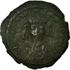 Coin, Tiberius II Constantine, 30 Nummi, Nicomedia, VF(30-35), Copper, Sear:442