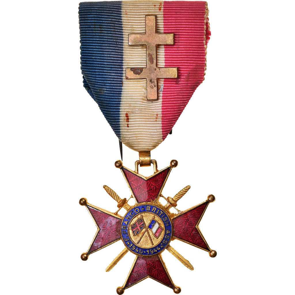 Francja, Croix d'Honneur Franco-Britannique, Polityka, społeczeństwo, wojna